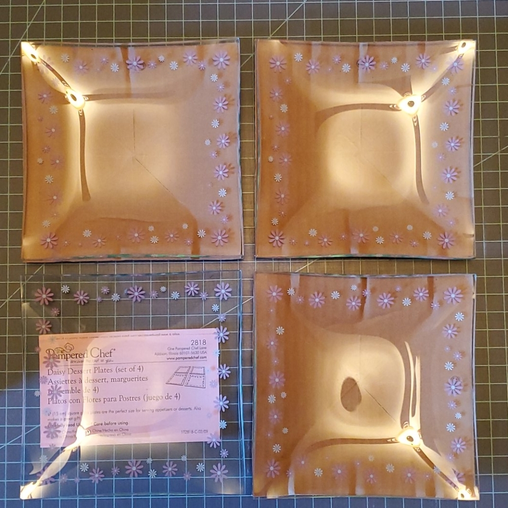 Daisy Dessert Plates